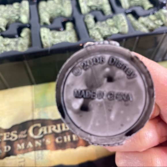 Pirates of the Caribbean Dead Man's Chest Chess Set Collector's Edition - Picture 10 of 11